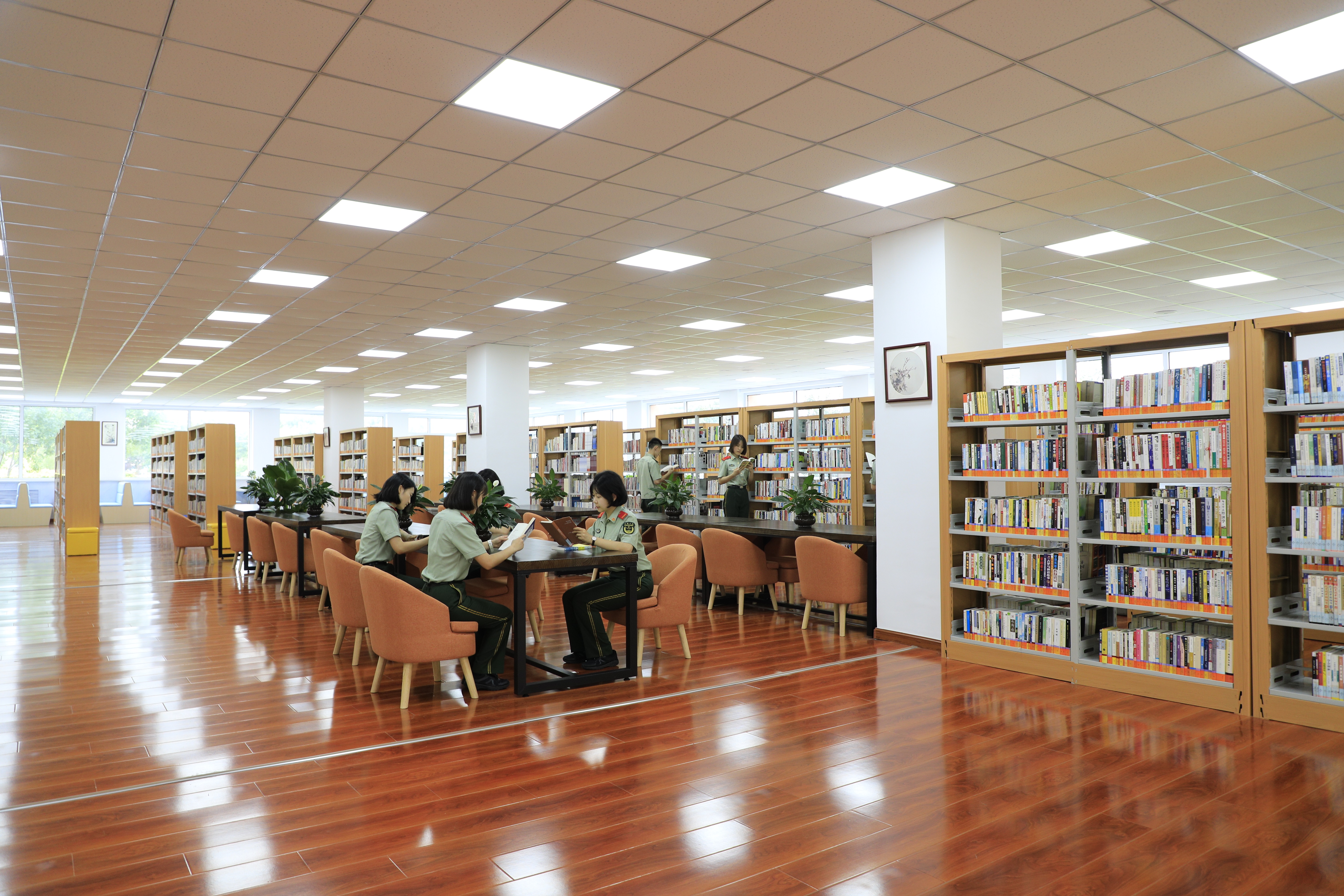 天津图书馆驻津武警某部队行业分馆落成开放助推军民融合共建书香军营